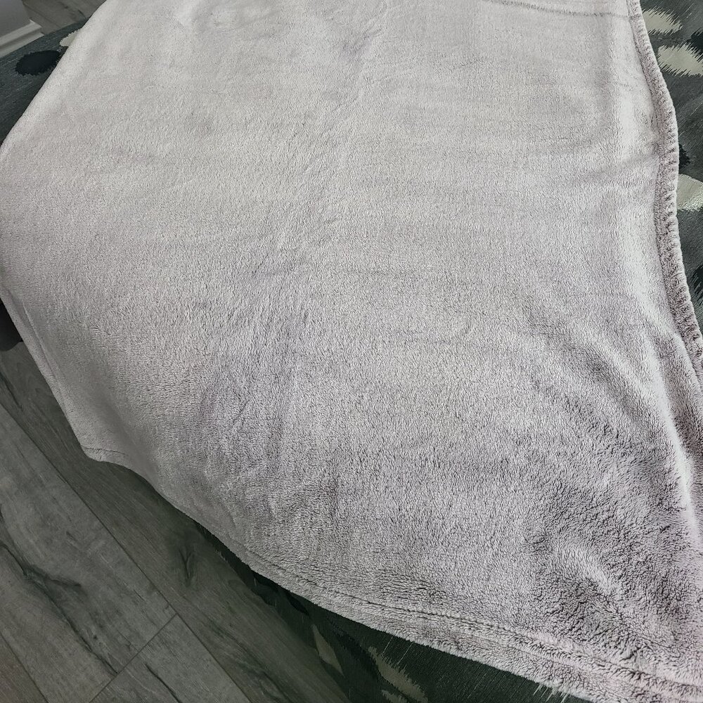 Light Purple Throw - Picture 3 of 4